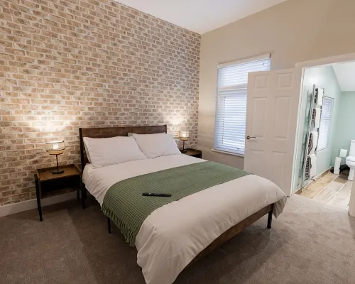 Cosy House in Runcorn: Perfect for Families & Business Travelers! Free Parking Hotels in Runcorn