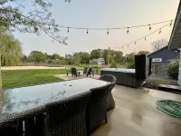 Lakefront Oasis: Hot Tub & Private Beach - Beach
