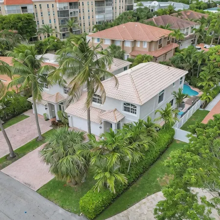 Holy Location!  Quiet Peaceful Pool  5 Min Walk to Beach, Shopping Plaza & All!!