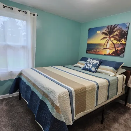 Cute n spacious Westbrook home very close to Buffalo Int Airport and everywhere!