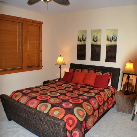 BEST RATE 3bed/2bath SLEEPS 6 GREAT LOCATION - CLOSE TO ALL SKI AREAS
