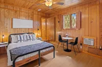 WATERFRONT!! HOT TUB!! 4 BED/4 BATH CHARMING HOME IN THE HEART OF CAMBRIDGE - Homestays