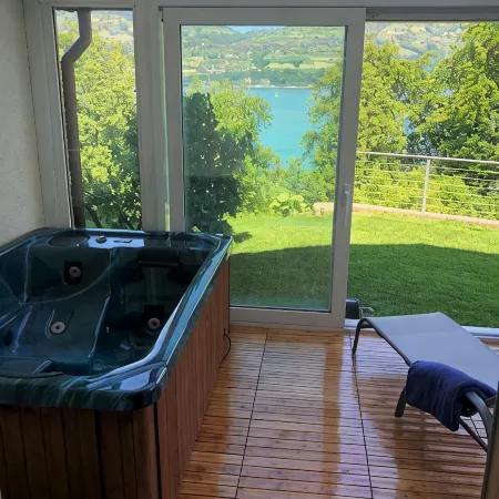 Vacation apartment on Lake Thun - magnificent views of the lake and mountains
