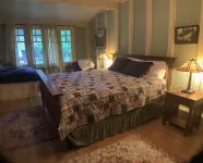 Historic Point Comfort Lodge on Upper Klamath Lake at Rocky Point - 4-Star