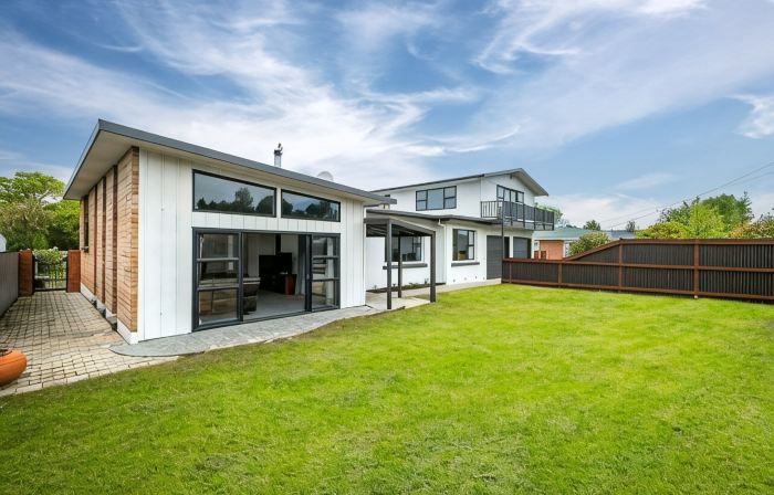 Spacious, modern, centrally located house.