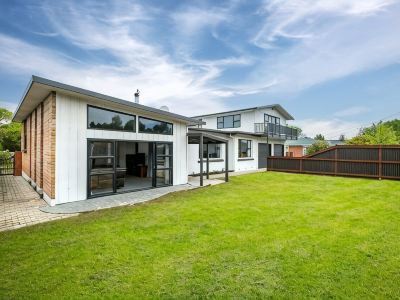 Spacious, modern, centrally located house.