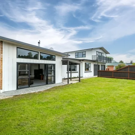 Spacious, modern, centrally located house.