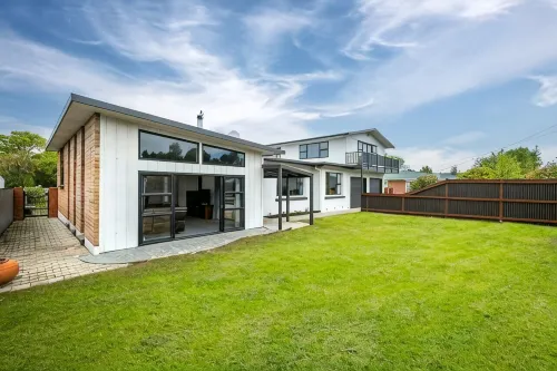 Spacious, modern, centrally located house. - Wifi