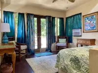 Gingerbread House-Less than a mile from Paia town and all North Shore beaches - Wifi
