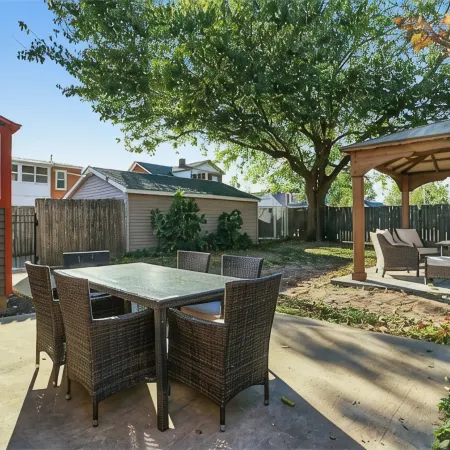 Vitality Retreat - 1 block from DT/riverfront/shops/bars