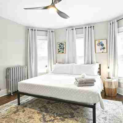 Elegant 7Br 2.5Bath Victorian Gem Sleeps 16+ Rooms