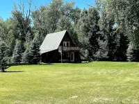 Creekside Cabin Near Salmon Idaho and the Salmon River