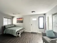 Private/ Pet-friendly Themed Suite with Kitchenette! Fast Wi-Fi, Central - بيت ضيافة