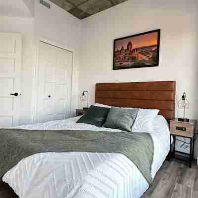 Le Sky 1102 - with Free Interior Parking + Gym Rooms