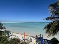 Beachfront large 2/2 on Spanish Wells' northside beach. Sun deck by the water. - Wi-Fi