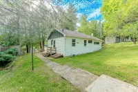 Cozy up River Cabin—Prime Spring Trout Fishing & Easy up Exploring - Alppimaja