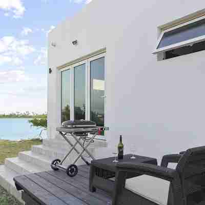 Large, Modern apartment with pool in exclusive Malmok/Arashi area, near beach. Others