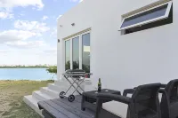 Large, Modern apartment with pool in exclusive Malmok/Arashi area, near beach. - 2-Sterne