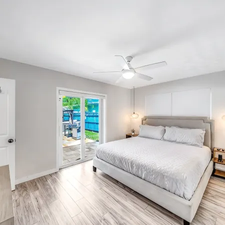 Heated Pool! Close to Beach & Shops!