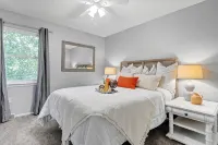 -Peloton Bike+Tread-Fenced Outdoor Space-Deck+Grill-Luxury Beds- - balcón