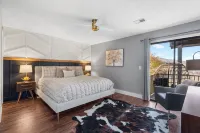Pet-Friendly Penthouse at Pointe Royale w/View and West Elm Furniture - بوتيك