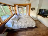 Mountain Creek Cabin VERY private 13 acres with trails, creeks. Bordering USNF! - 陽台