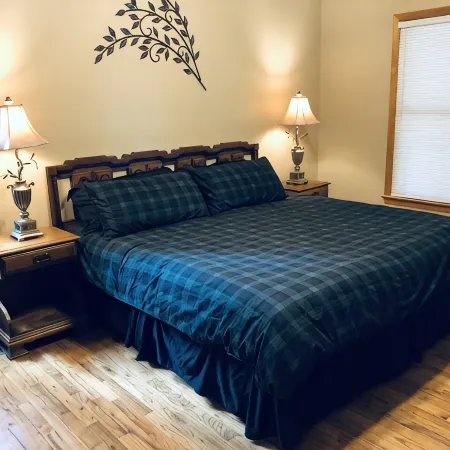 4BR & 3.5BA Cabin near Toccoa River with Hot Tub and Game Room!