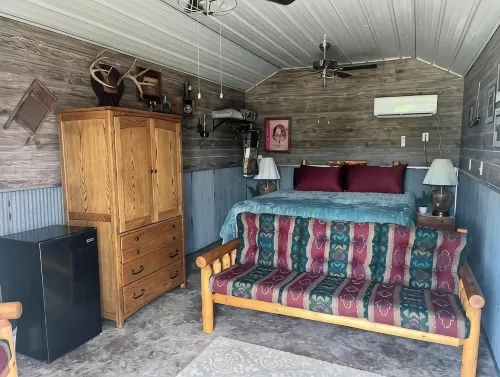 “Clabe” one of the 5 Tiny Cabins on the Osage River - Hytter