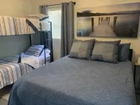 Renovated Cabin on 300 ft Waterfront (Pet Friendly) - Chalets