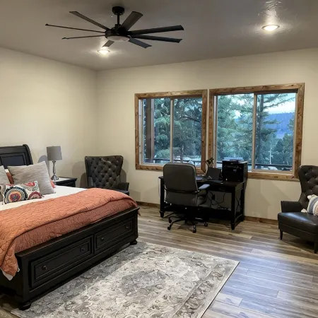 Stunning Luxury Executive Style Cabin 7 BR 4.5 BA Hi Speed Wi-Fi