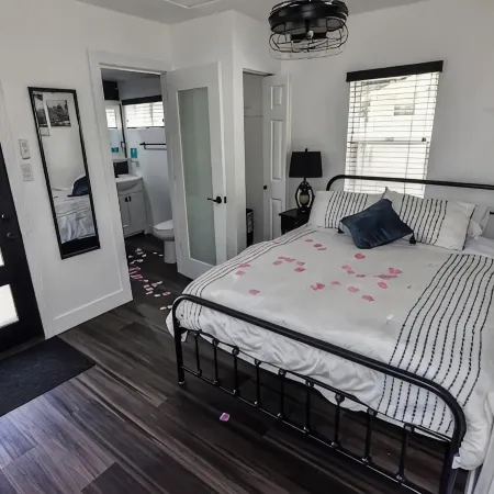 Cozy modern little cabin in Crestline
