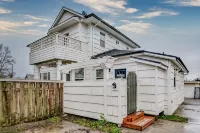 The Pine House: Unit A (near 6th Ave, UPS, UW, and Point Ruston) - Balkoner