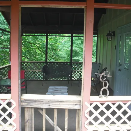 Blue Mountain Cabin, secluded, perfect for couples, near main road