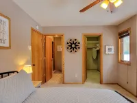 Breezy Hills - Unit 1; Lake Bemidji, King Bed, Kayaks, PB Trail Private Access - พร้อมระเบียง