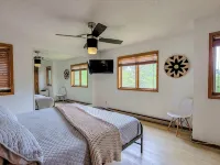 Breezy Hills - Unit 3; Lake Bemidji, King Bed, Kayaks, PB Trail Private Access - 3-Star