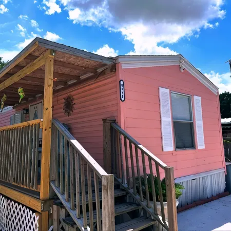 2 Bedrooms, 3 Beds, 2 Bathrooms Cozy House by the Bay. Hotels in Bacliff