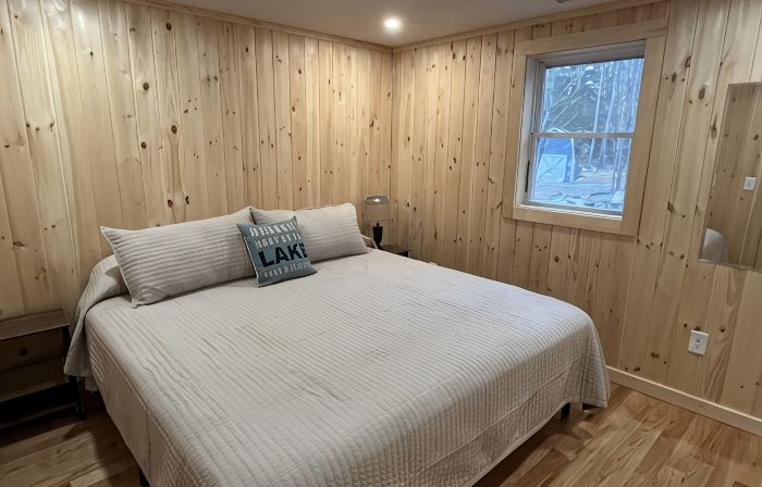 Lakefront 4 Bedroom 2 Bathroom Retreat with Beach and Dock