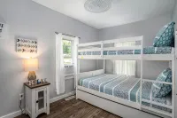 Charming  South Haven Cottage - 5 minute to the beach! - Country Houses