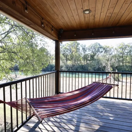 Southern Grace on the Caddo - on the River! with Hot Tub!
