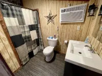 Private River Frontage!!!  Beautiful Cabin with Amazing views!  Available now!! - Hytter