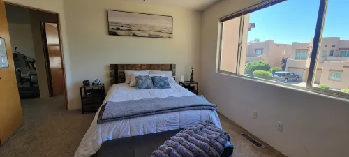 New listed home near Balloon Fiesta Park!! Sleeps 10! - Bungalow