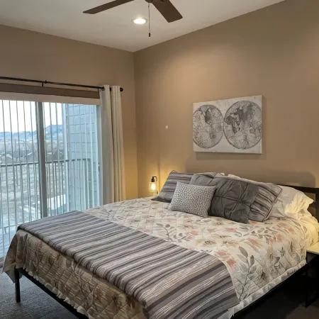 LOVELY 2 Bedroom Fully Furnished w/ Laundry