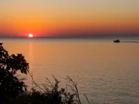 Beautiful Private Cottage, Sleeps 6, Walk to Beach - Homestays