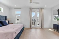 Modern 4-bedroom house Downtown Raleigh Skyline Views - Bungalows