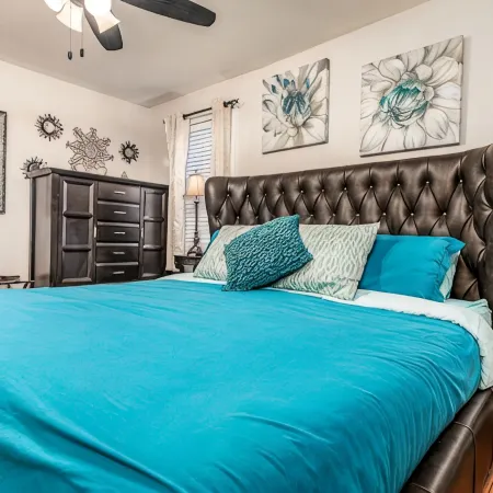 Elegant 2 BR With Stunning Kitchen Prime Location!