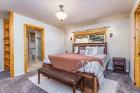 Cozy Creek Cabin: 7 Private Acres Near Yosemite - Chalets
