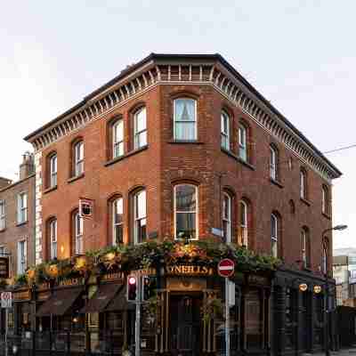 O'Neills Victorian Pub & Townhouse Hotel Exterior
