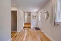 Cozy 3-Bedroom Cottage, Near the Lake - Homestays