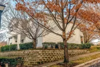 *New* Charming 2BR Lake Norman Condo near Charlotte - Pools