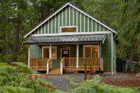 Green Cabin - Hot tub, EV, Fire Pit, Hammock - Chalets